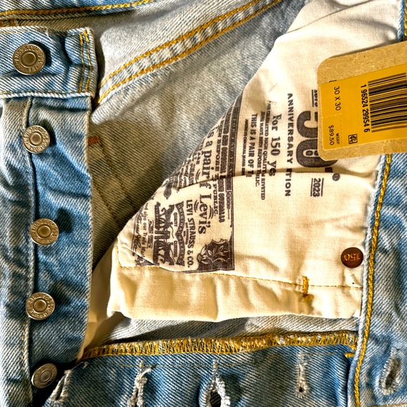 NWT | 30x30 Levi 501’s highwaist mom jeans | tapered ankle | slight distressed - Picture 4 of 10